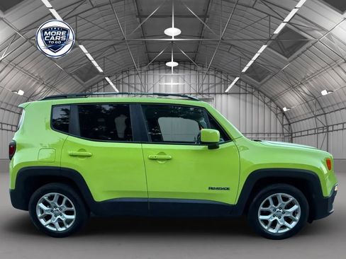 Used 2018 Jeep Renegade Latitude w/ Cold Weather Group FWD image 7