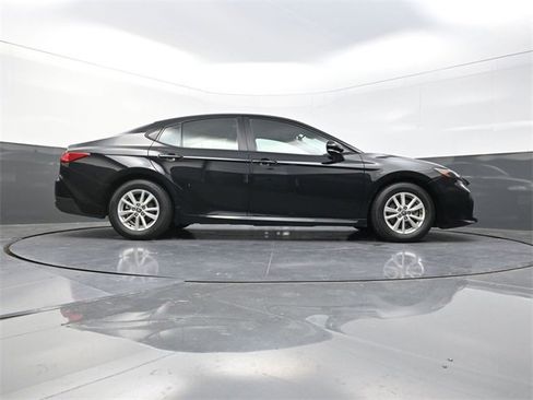 Used 2025 Toyota Camry LE image 34