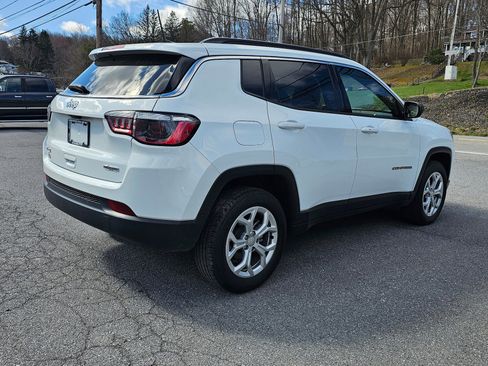 Used 2024 Jeep Compass Latitude image 12
