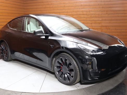 Used 2023 Tesla Model Y Performance image 24