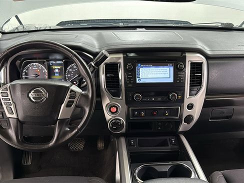 Used 2018 Nissan Titan SV w/ SV Convenience Package image 9