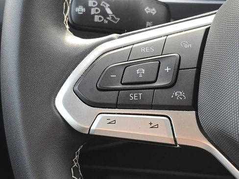 Used 2023 Volkswagen Tiguan SE image 25