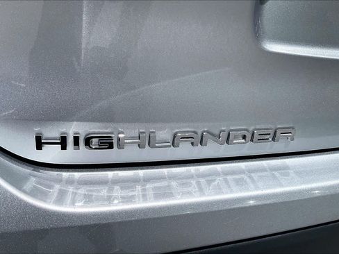 Used 2023 Toyota Highlander L FWD image 10