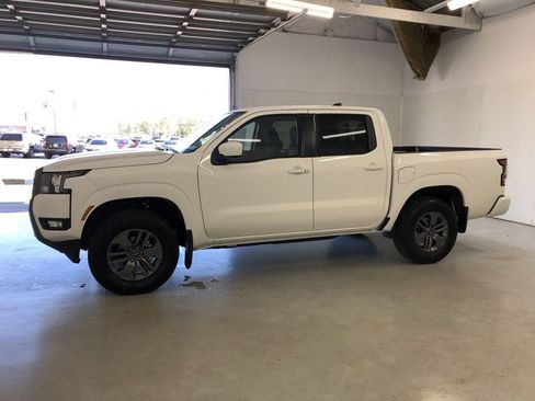 Certified 2025 Nissan Frontier SV w/ SV Convenience Package image 7