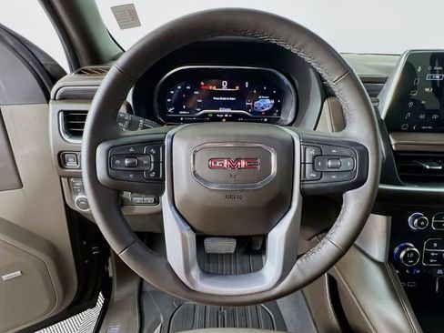 Used 2023 GMC Yukon XL SLT w/ SLT Premium Package AWD/4WD image 12