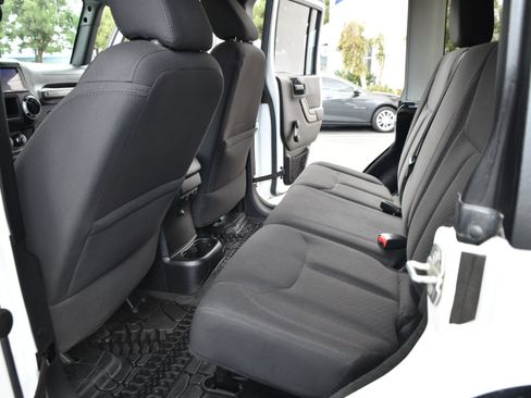 Used 2015 Jeep Wrangler Unlimited Sport image 15