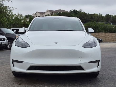 Used 2023 Tesla Model Y Performance AWD/4WD image 2