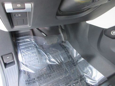 Used 2021 Land Rover Defender 110 SE image 29