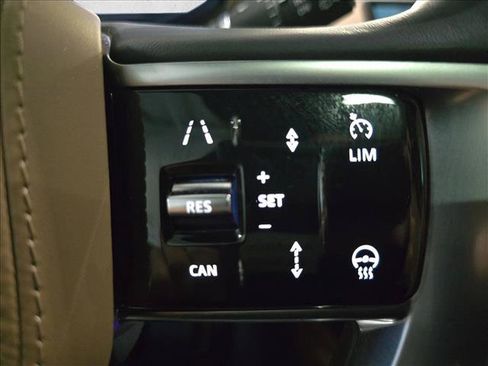 Used 2023 Land Rover Range Rover Long Wheelbase SE AWD/4WD image 19