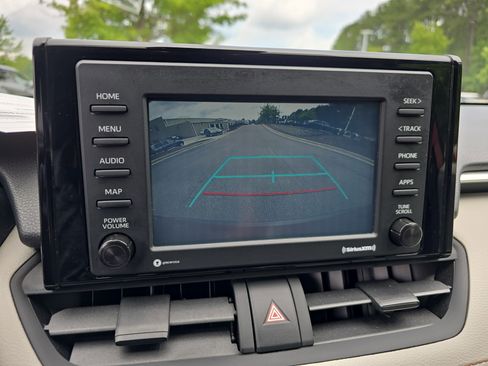 Used 2020 Toyota RAV4 XLE w/ Convenience Package FWD image 24