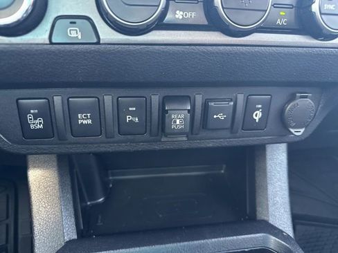 Used 2023 Toyota Tacoma TRD Off-Road image 28