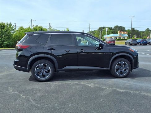 Used 2024 Nissan Rogue SV FWD image 20