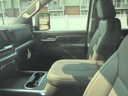 New 2026 GMC Sierra 2500 SLT w/ SLT Convenience Package AWD/4WD image 8