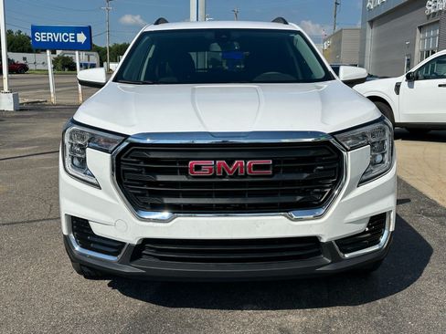 Used 2024 GMC Terrain SLE w/ Driver Convenience Package AWD/4WD image 2