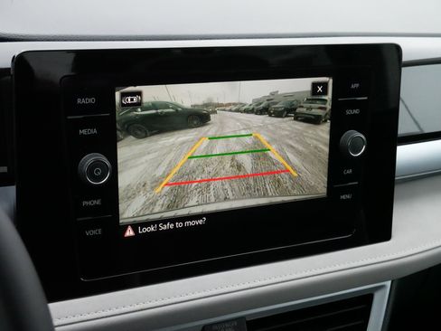 Used 2025 Volkswagen Taos SE image 30