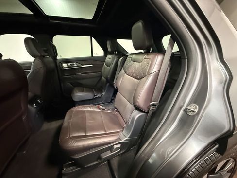 Used 2025 Ford Explorer Platinum w/ LUX Leather Package AWD/4WD image 8