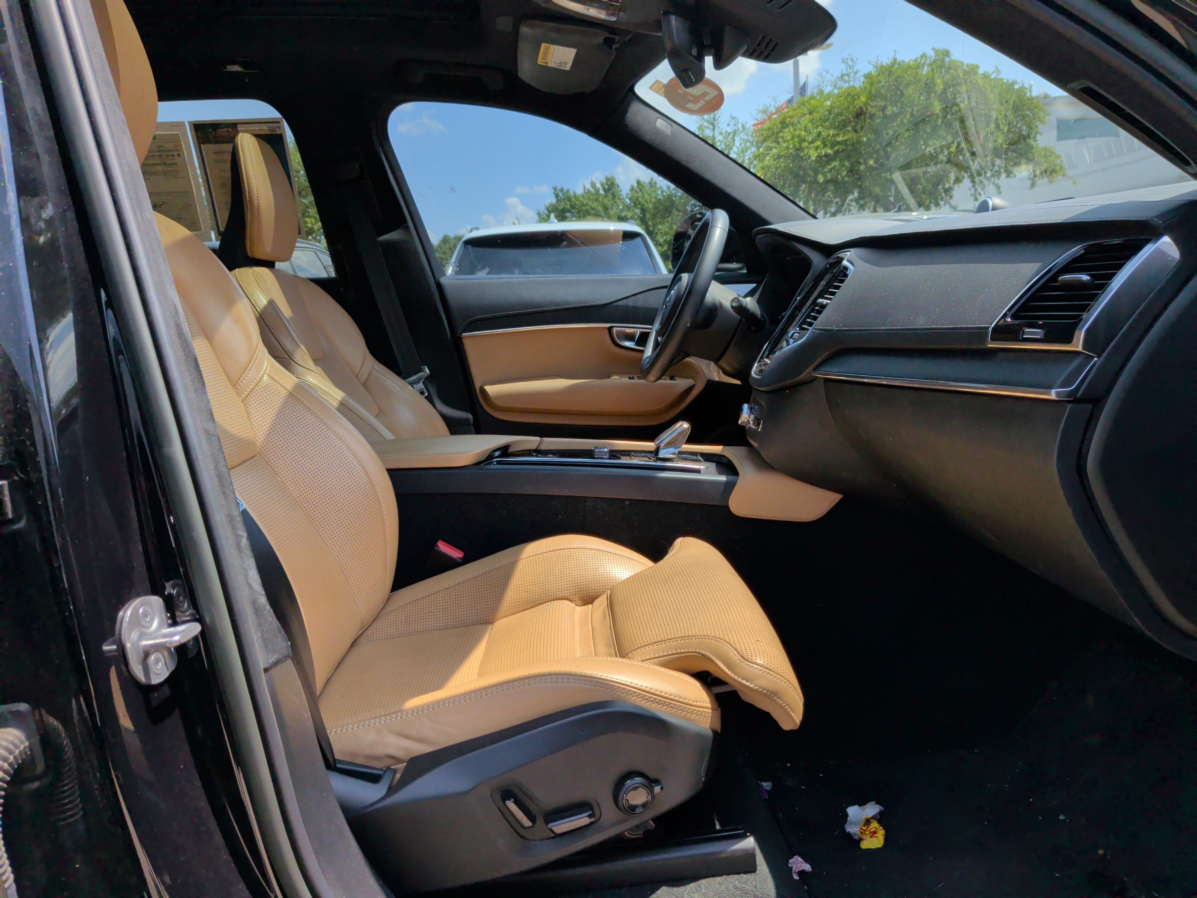 Used 2023 Volvo XC90 B6 Ultimate w/ Lounge Package AWD/4WD image 34