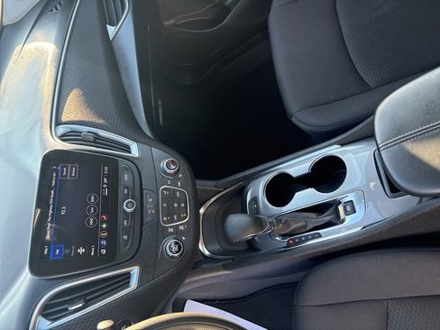 Used 2024 Chevrolet Malibu LT image 28