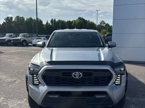 Used 2025 Toyota Tacoma TRD Off-Road w/ TRD Off Road Upgrade Package AWD/4WD image 8