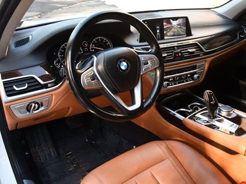 Used 2018 BMW 740i xDrive image 21