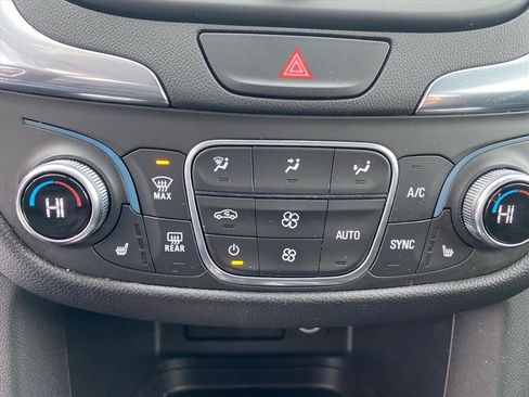 Used 2020 Chevrolet Equinox LT image 10