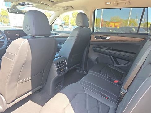 New 2026 Volkswagen Atlas SE image 13