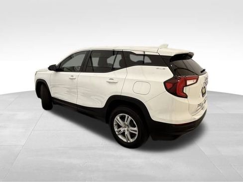 Used 2024 GMC Terrain SLE image 2