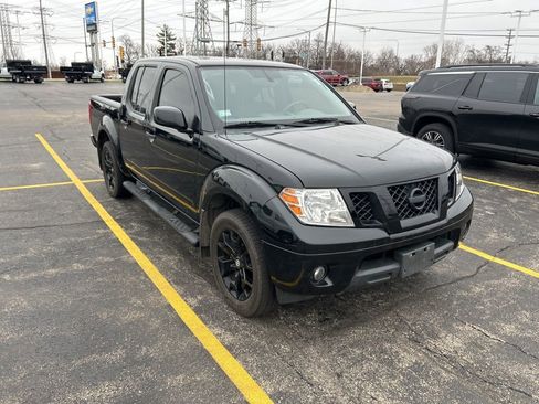 Used 2020 Nissan Frontier SV w/ Midnight Edition Floor Mats image 2