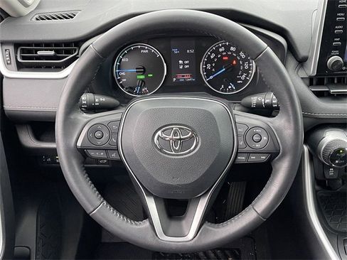 Used 2021 Toyota RAV4 XLE Premium image 12