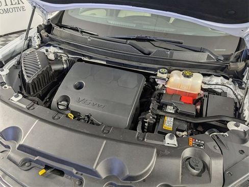 Used 2022 Chevrolet Traverse LT image 36