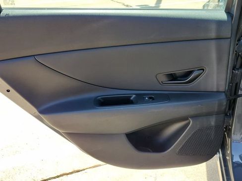 Used 2025 Hyundai Elantra Sport FWD image 11