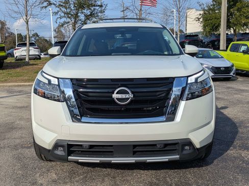 Used 2023 Nissan Pathfinder Platinum w/ Cargo Package image 9