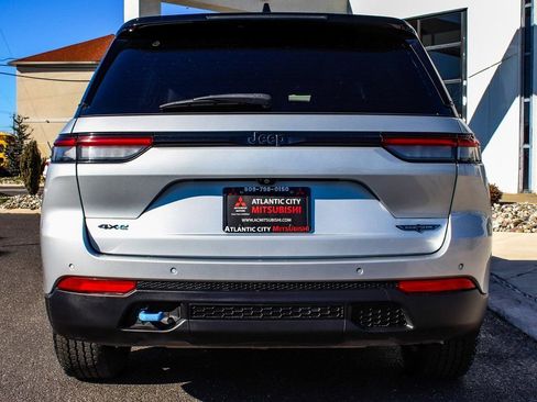 Used 2024 Jeep Grand Cherokee Trailhawk AWD/4WD image 5