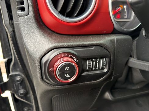 Used 2020 Jeep Gladiator Rubicon w/ Advanced Safety Group image 20