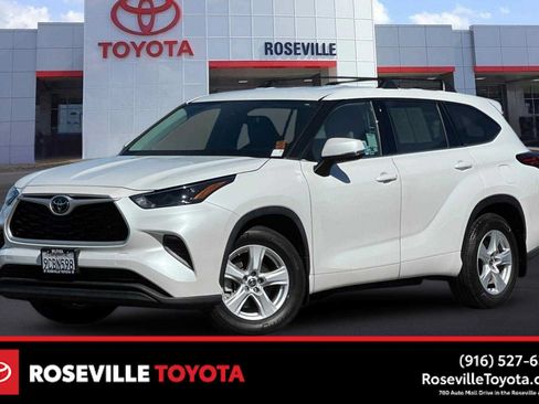 Used 2022 Toyota Highlander L AWD/4WD image 1