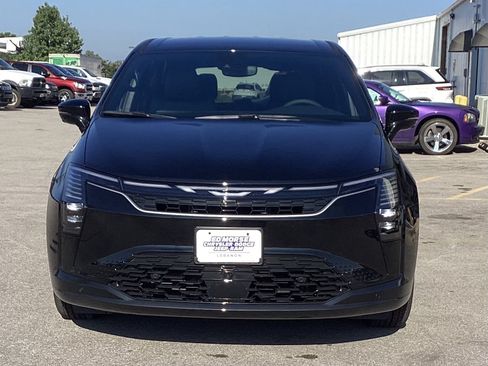 New 2027 Chrysler Pacifica Select FWD image 2