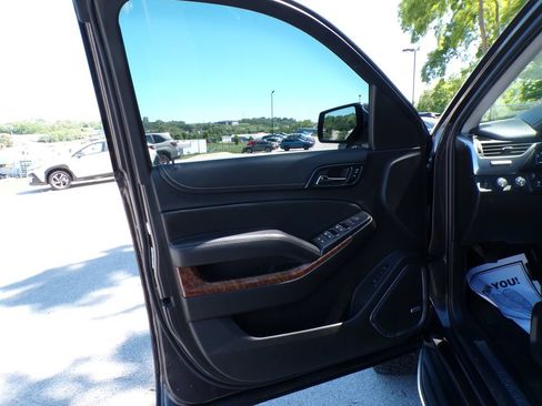 Used 2017 Chevrolet Tahoe Premier AWD/4WD image 23