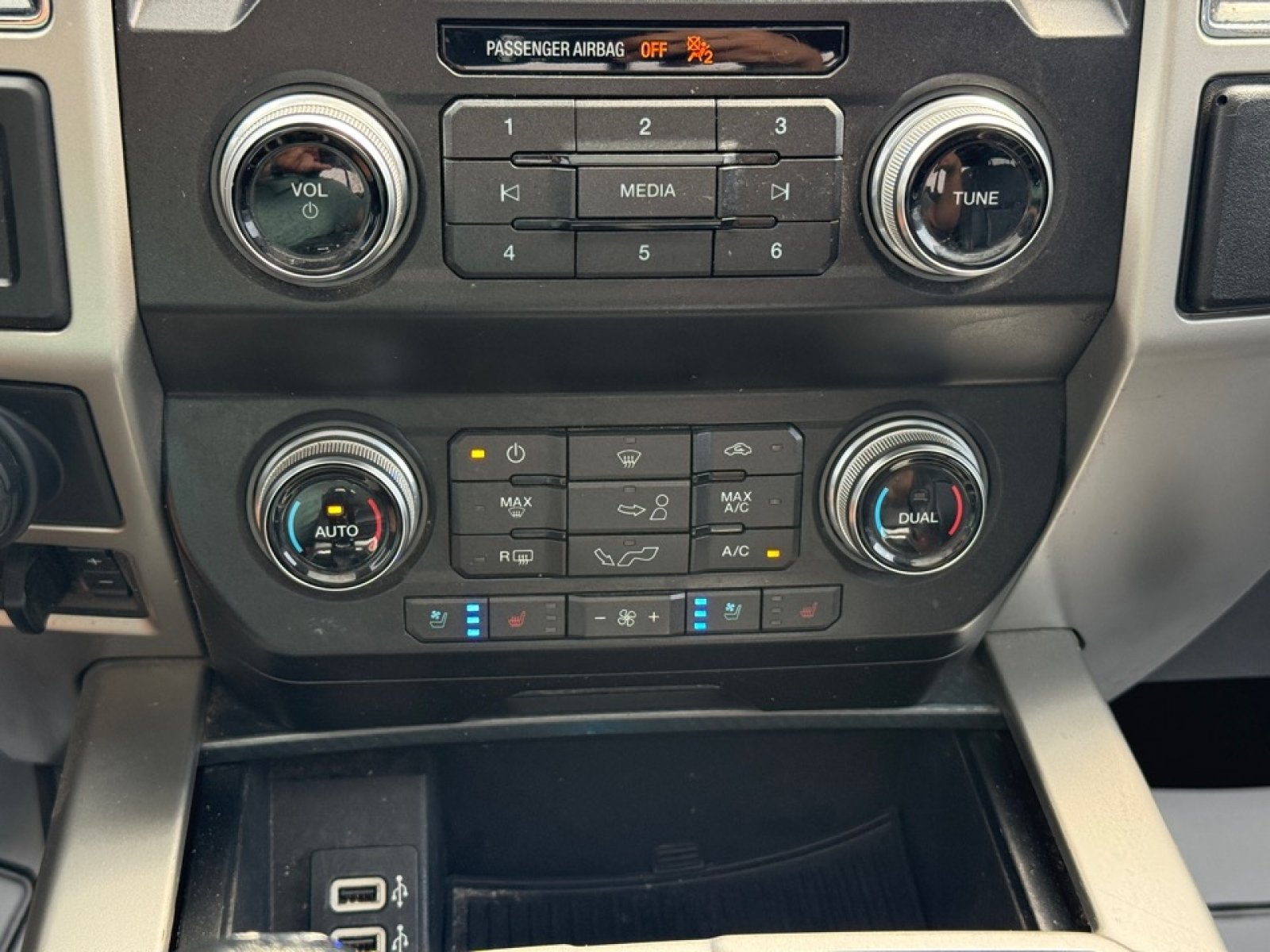 Used 2019 Ford F150 Lariat w/ Equipment Group 502A Luxury AWD/4WD image 18