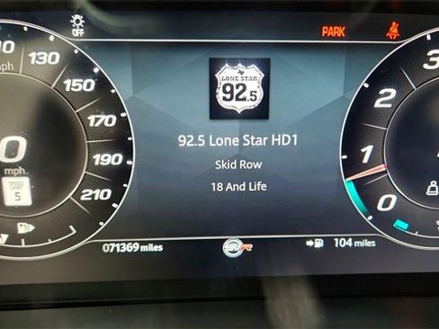 Used 2022 Jaguar F-PACE SVR image 39