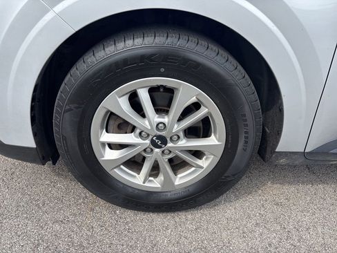 Used 2023 Kia Carnival LX FWD image 10