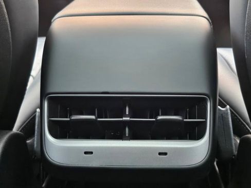 Used 2022 Tesla Model Y Long Range AWD/4WD image 62