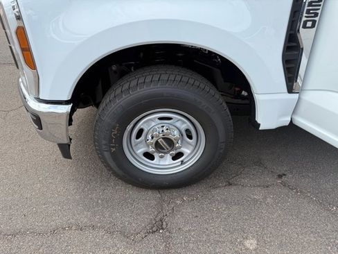 New 2026 Ford F250 XL w/ XL Chrome Package image 25