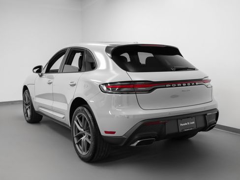 Certified 2026 Porsche Macan AWD/4WD image 3
