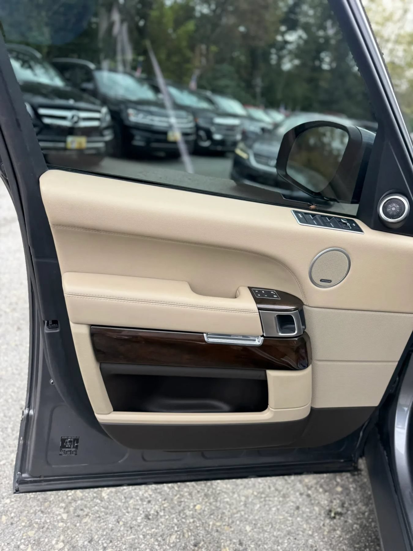 Used 2017 Land Rover Range Rover Supercharged AWD/4WD image 12