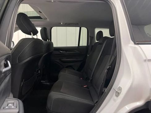Used 2023 Jeep Grand Cherokee Laredo AWD/4WD image 15