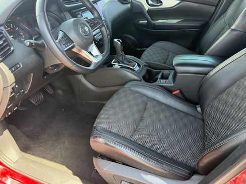 Used 2020 Nissan Rogue Sport SV w/ Technology Package FWD image 14