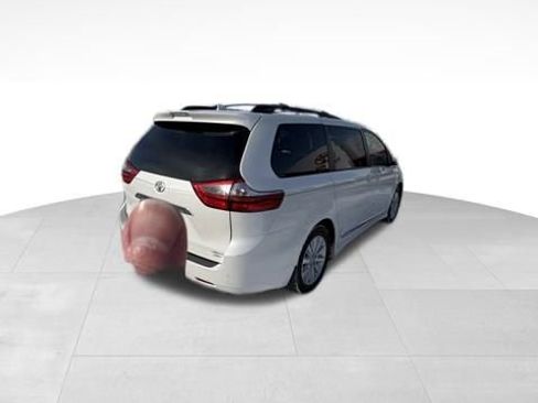 Used 2020 Toyota Sienna Limited Premium image 8