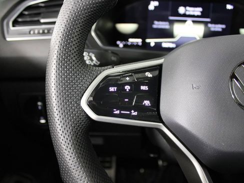 Used 2022 Volkswagen Tiguan SE R-Line image 23