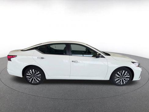 Used 2025 Nissan Altima 2.5 SV image 16