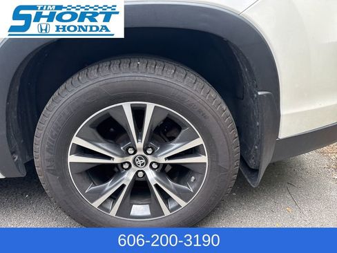 Used 2016 Toyota Highlander XLE image 9